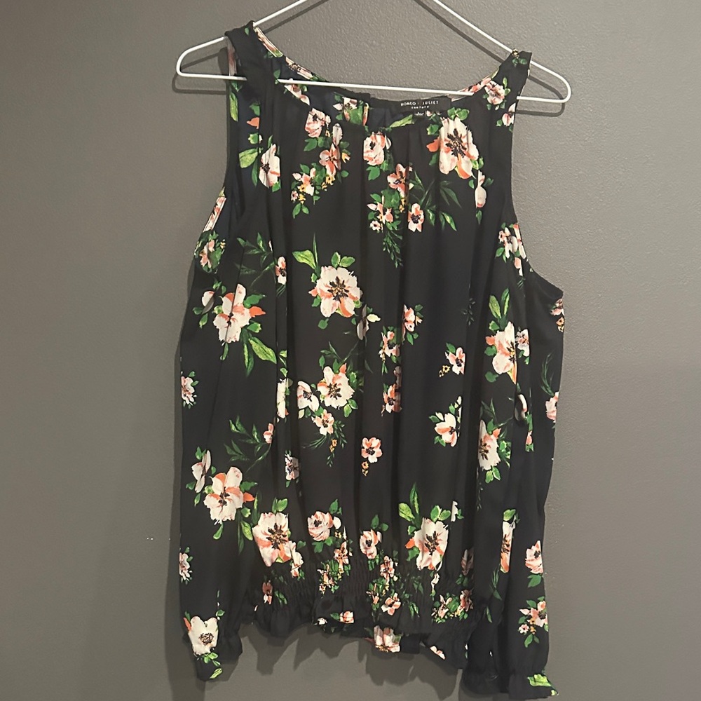 Romeo & Juliet Couture Black Floral Blouse